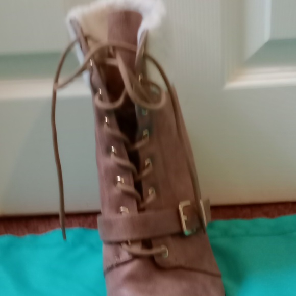 EXPRESS LIGHT BROWN ANKLE BOOTS WITH FAUX FUR SIZE 10 - Picture 5 of 12